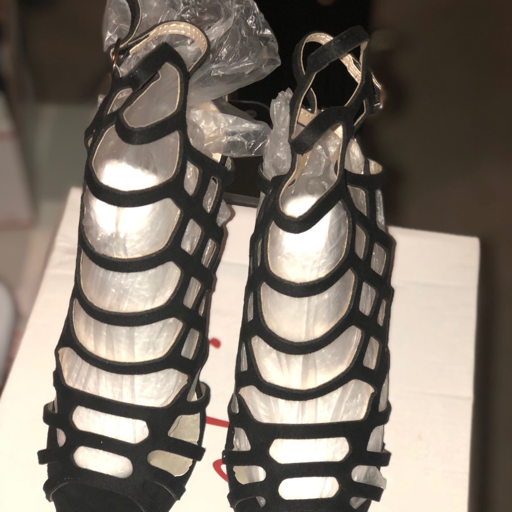 Chic Shoes - Picture 4 of 8